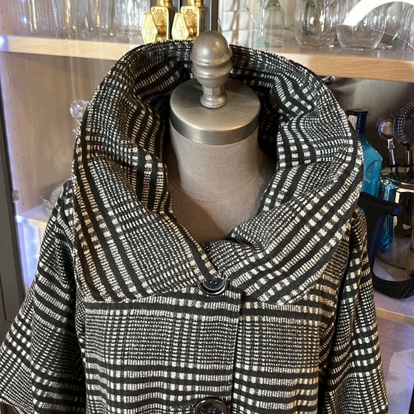 Anthropologie Hazel black & Gray Plaid Swing Coat Sz Medium BIG buttons ¾ sleeve - Picture 9 of 17
